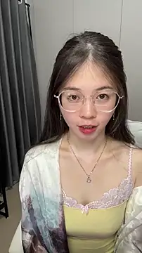 Qianqian-888 online show from December 2, 2025, 1:06 am