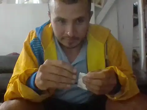 santiii   12 online show from April 1, 2026, 2:35 am