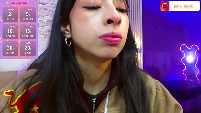 Snapshot of juno_tay chatting on November 21, 2025, 11:42 am juno tay online show from November 21, 2025, 11:42 am