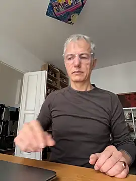 Snapshot of SexyLeon8 chatting on November 11, 2025, 8:31 am SexyLeon8 online show from November 11, 2025, 8:31 am