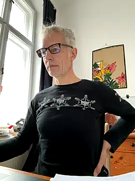 Snapshot of SexyLeon8 chatting on November 10, 2025, 10:31 am SexyLeon8 online show from November 10, 2025, 10:31 am