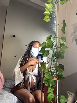 StrawberryXpeach online show from March 28, 2026, 5:25 pm