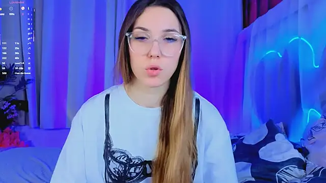 -CindyLou online show from December 3, 2025, 5:52 am