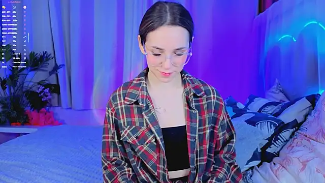 -CindyLou online show from November 22, 2025, 5:17 am