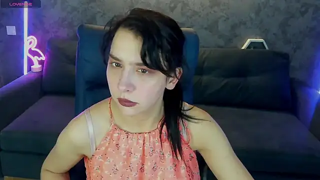 LiviaShy online show from December 5, 2025, 8:06 pm