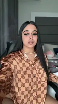 LilMisIndianx online show from April 18, 2026, 7:44 am