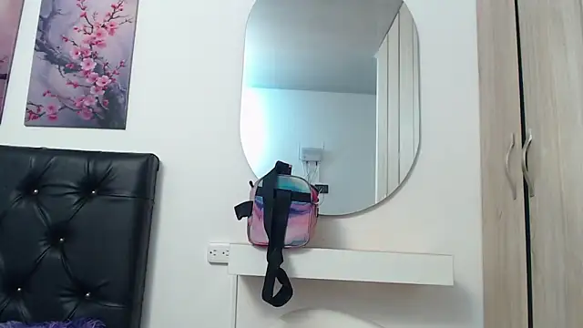 pinky f00x online show from November 18, 2025, 8:01 pm