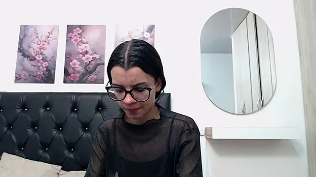 Snapshot of pinky_f00x chatting on April 23, 2026, 7:15 pm pinky f00x online show from April 23, 2026, 7:15 pm
