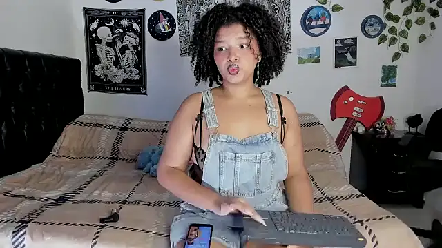 chloe kisses online show from September 14, 2025, 10:15 am