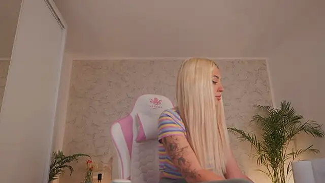 daisyblushh online show from April 9, 2026, 4:02 pm