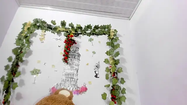 NataliaAndJulliam online show from March 5, 2026, 5:04 am