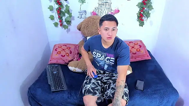 Snapshot of NataliaAndJulliam chatting on October 26, 2025, 3:18 am NataliaAndJulliam online show from October 26, 2025, 3:18 am