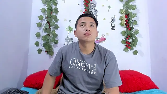 Snapshot of NataliaAndJulliam chatting on January 11, 2026, 4:41 am NataliaAndJulliam online show from January 11, 2026, 4:41 am