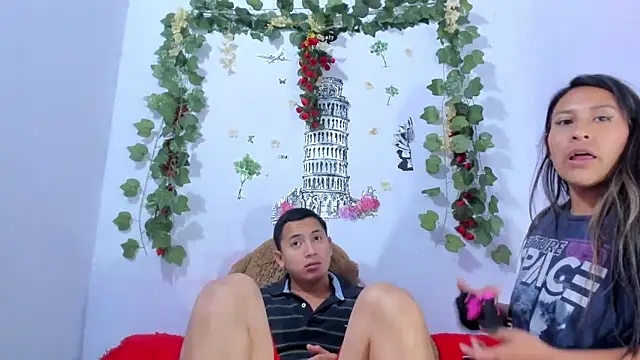 Snapshot of NataliaAndJulliam chatting on February 3, 2026, 3:59 am NataliaAndJulliam online show from February 3, 2026, 3:59 am