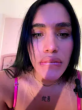 Snapshot of Bella__Wood chatting on November 16, 2025, 3:17 pm Bella Wood online show from November 16, 2025, 3:17 pm