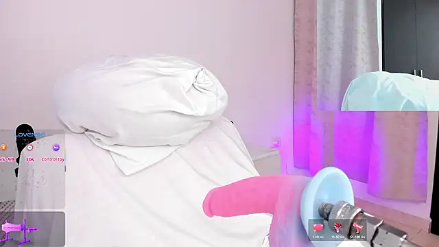 Snapshot of arynaughty20 chatting on October 1, 2025, 11:25 am arynaughty20 online show from October 1, 2025, 11:25 am