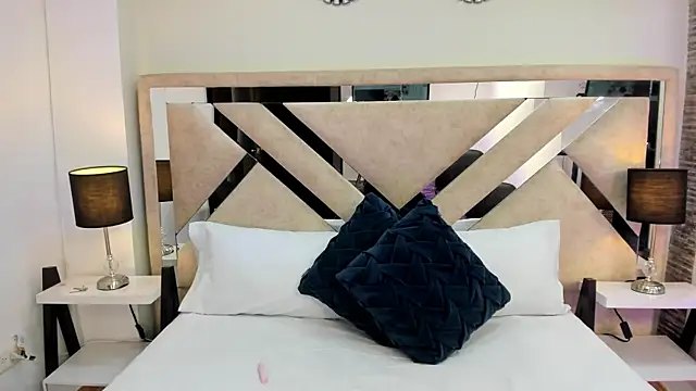 ximena vasquez8 online show from February 13, 2026, 11:05 pm