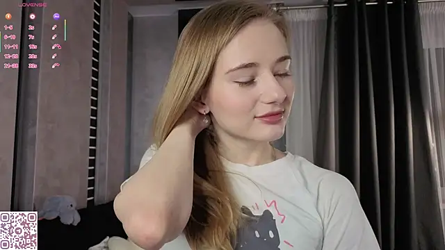 Snapshot of ElvinaRose chatting on November 6, 2025, 2:04 am ElvinaRose online show from November 6, 2025, 2:04 am