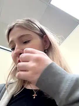 Snapshot of Cum_girlss chatting on November 23, 2025, 5:56 pm Cum girlss online show from November 23, 2025, 5:56 pm