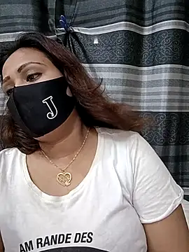 Snapshot of Mow_955 chatting on November 5, 2025, 6:33 pm Mow 955 online show from November 5, 2025, 6:33 pm