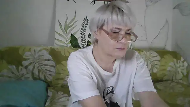 Snapshot of Catty_Lady chatting on November 13, 2025, 8:24 pm Catty Lady online show from November 13, 2025, 8:24 pm