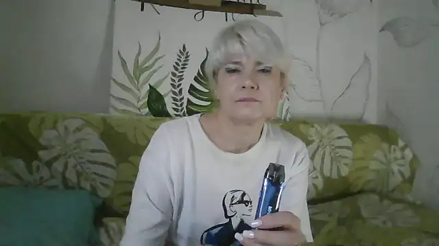 Snapshot of Catty_Lady chatting on November 18, 2025, 6:33 pm Catty Lady online show from November 18, 2025, 6:33 pm