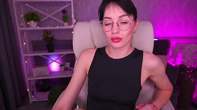 Snapshot of EviLune chatting on February 28, 2026, 8:52 pm EviLune online show from February 28, 2026, 8:52 pm