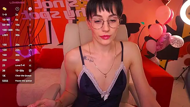 Snapshot of EviLune chatting on February 27, 2026, 9:36 pm EviLune online show from February 27, 2026, 9:36 pm