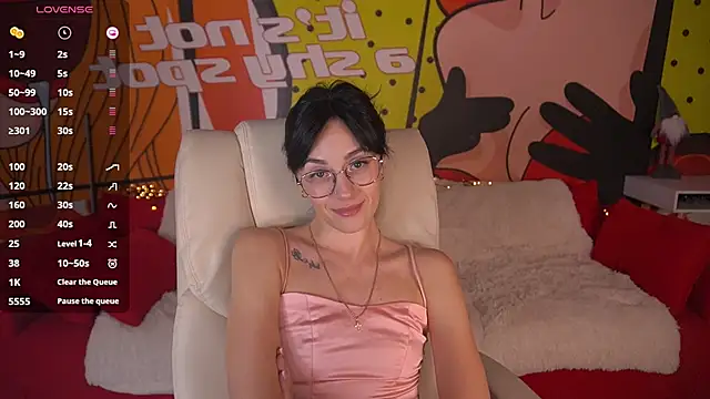 Snapshot of EviLune chatting on December 14, 2025, 7:25 am EviLune online show from December 14, 2025, 7:25 am