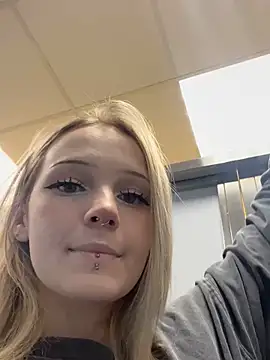 Snapshot of softlyblessed chatting on October 8, 2025, 9:04 pm softlyblessed online show from October 8, 2025, 9:04 pm