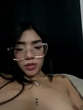 Snapshot of ElaRose_12 chatting on January 14, 2026, 12:25 am ElaRose 12 online show from January 14, 2026, 12:25 am