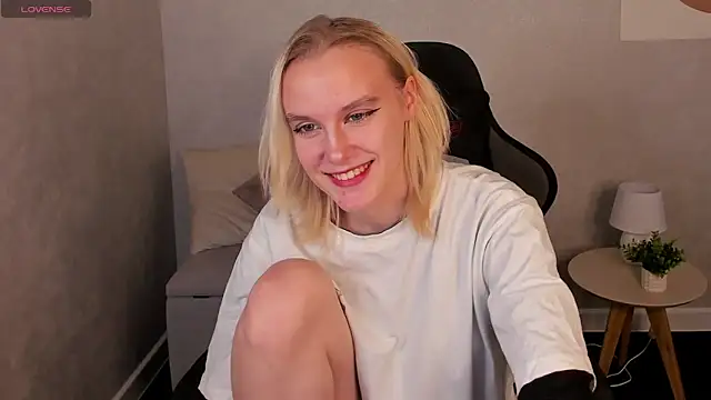 Carolin Miller online show from October 22, 2025, 4:56 am