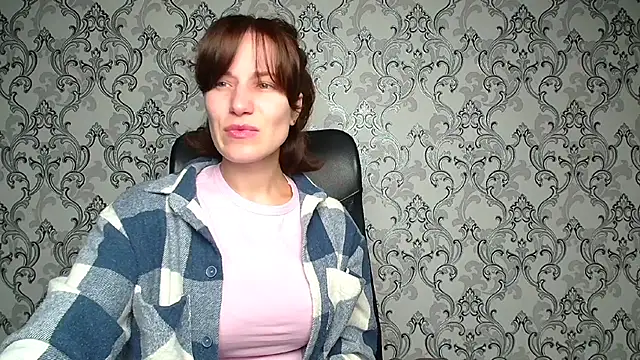 Snapshot of Kelly_Kisss chatting on November 24, 2025, 6:02 am Kelly Kisss online show from November 24, 2025, 6:02 am