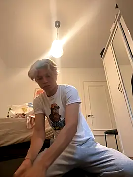 pbyariel- online show from November 4, 2025, 3:38 pm