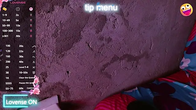 Snapshot of naomi_powel chatting on April 15, 2026, 1:33 am naomi powel online show from April 15, 2026, 1:33 am