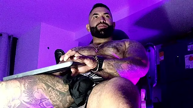 Max-prada online show from February 18, 2026, 2:42 am