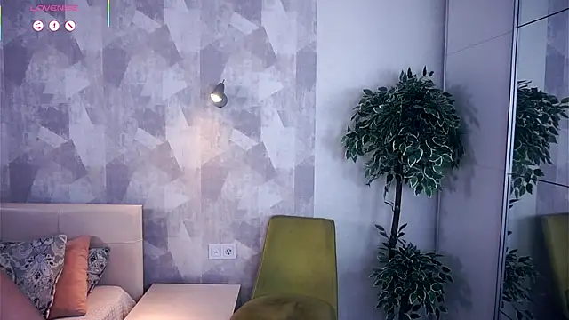 Snapshot of SilverGalen chatting on December 19, 2025, 7:22 am SilverGalen online show from December 19, 2025, 7:22 am