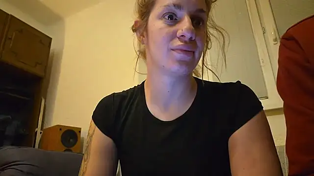 Snapshot of EgreeesI chatting on April 3, 2026, 7:53 pm EgreeesI online show from April 3, 2026, 7:53 pm