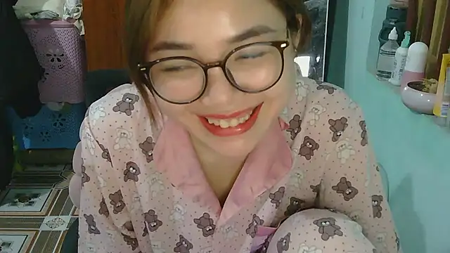 Snapshot of Uhem112 chatting on November 7, 2025, 3:38 pm Uhem112 online show from November 7, 2025, 3:38 pm