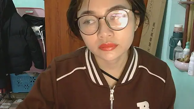 Snapshot of Uhem112 chatting on November 25, 2025, 1:17 am Uhem112 online show from November 25, 2025, 1:17 am