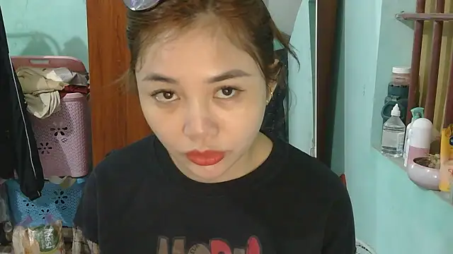 Snapshot of Uhem112 chatting on November 3, 2025, 2:50 am Uhem112 online show from November 3, 2025, 2:50 am