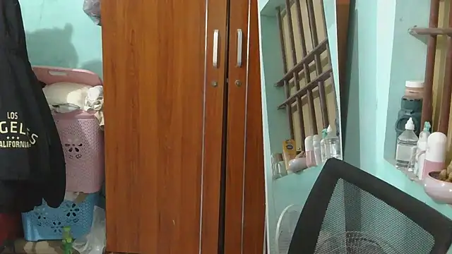 Snapshot of Uhem112 chatting on November 11, 2025, 1:44 am Uhem112 online show from November 11, 2025, 1:44 am