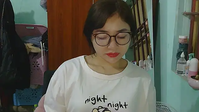 Snapshot of Uhem112 chatting on November 15, 2025, 3:43 am Uhem112 online show from November 15, 2025, 3:43 am