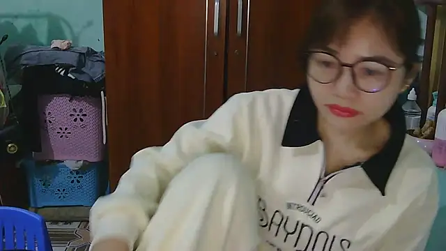 Snapshot of Uhem112 chatting on December 15, 2025, 1:00 am Uhem112 online show from December 15, 2025, 1:00 am