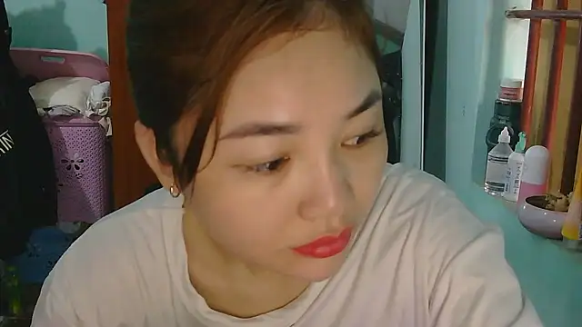 Snapshot of Uhem112 chatting on November 9, 2025, 12:47 am Uhem112 online show from November 9, 2025, 12:47 am