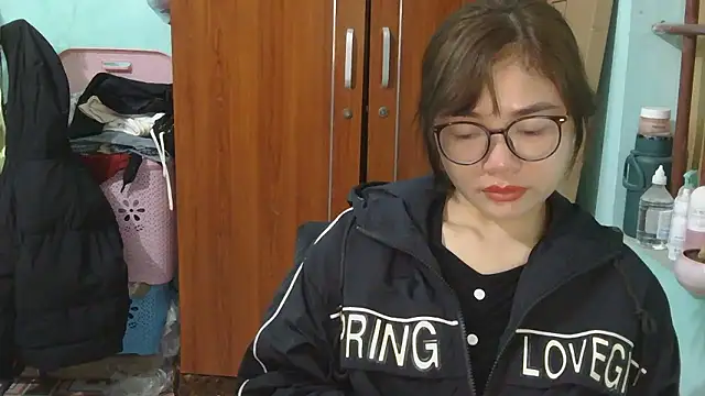 Snapshot of Uhem112 chatting on November 24, 2025, 12:32 am Uhem112 online show from November 24, 2025, 12:32 am