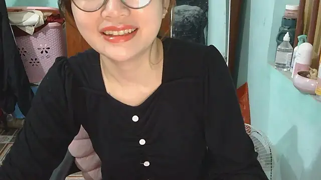 Snapshot of Uhem112 chatting on November 1, 2025, 1:23 am Uhem112 online show from November 1, 2025, 1:23 am