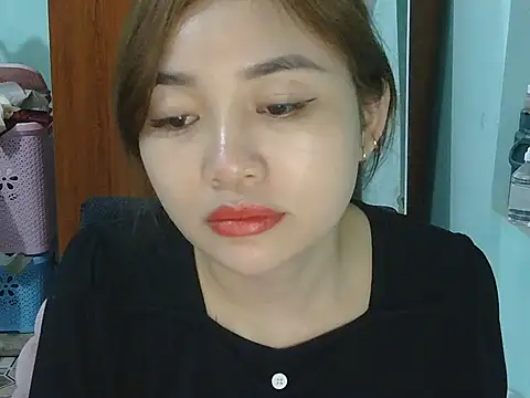 Snapshot of Uhem112 chatting on November 1, 2025, 1:27 pm Uhem112 online show from November 1, 2025, 1:27 pm