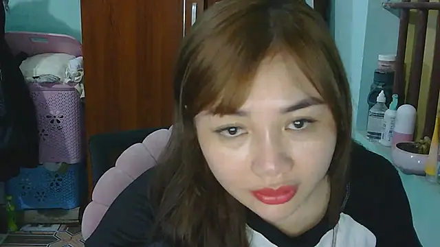 Snapshot of Uhem112 chatting on November 9, 2025, 1:26 pm Uhem112 online show from November 9, 2025, 1:26 pm