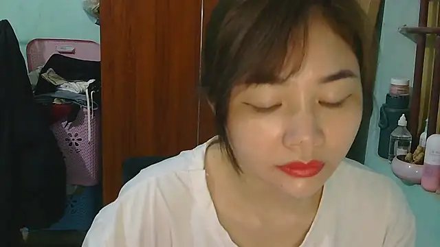 Snapshot of Uhem112 chatting on December 2, 2025, 1:06 am Uhem112 online show from December 2, 2025, 1:06 am